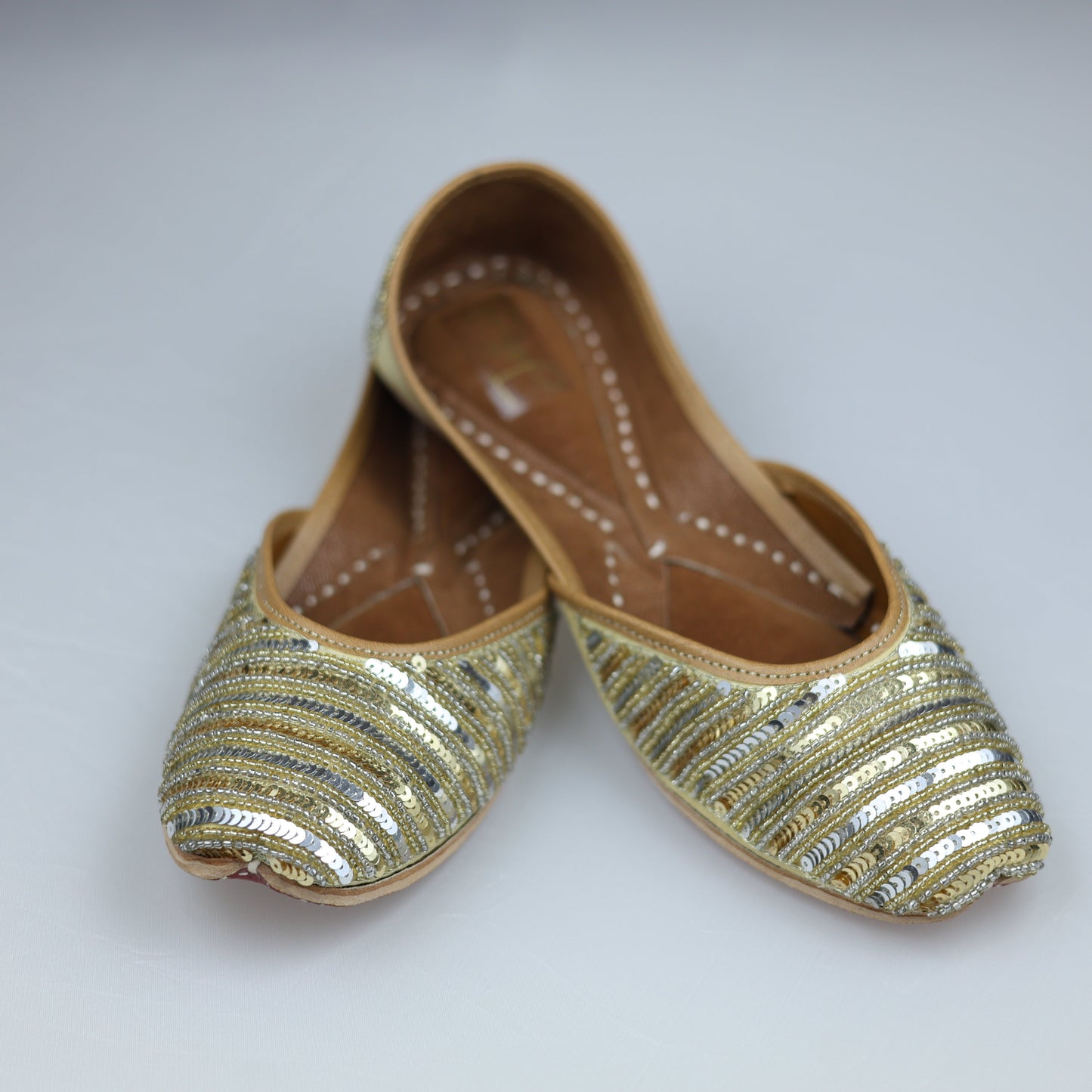 Ethnic Indian jutti in gold and silver – ideal for festive occasions and celebrations