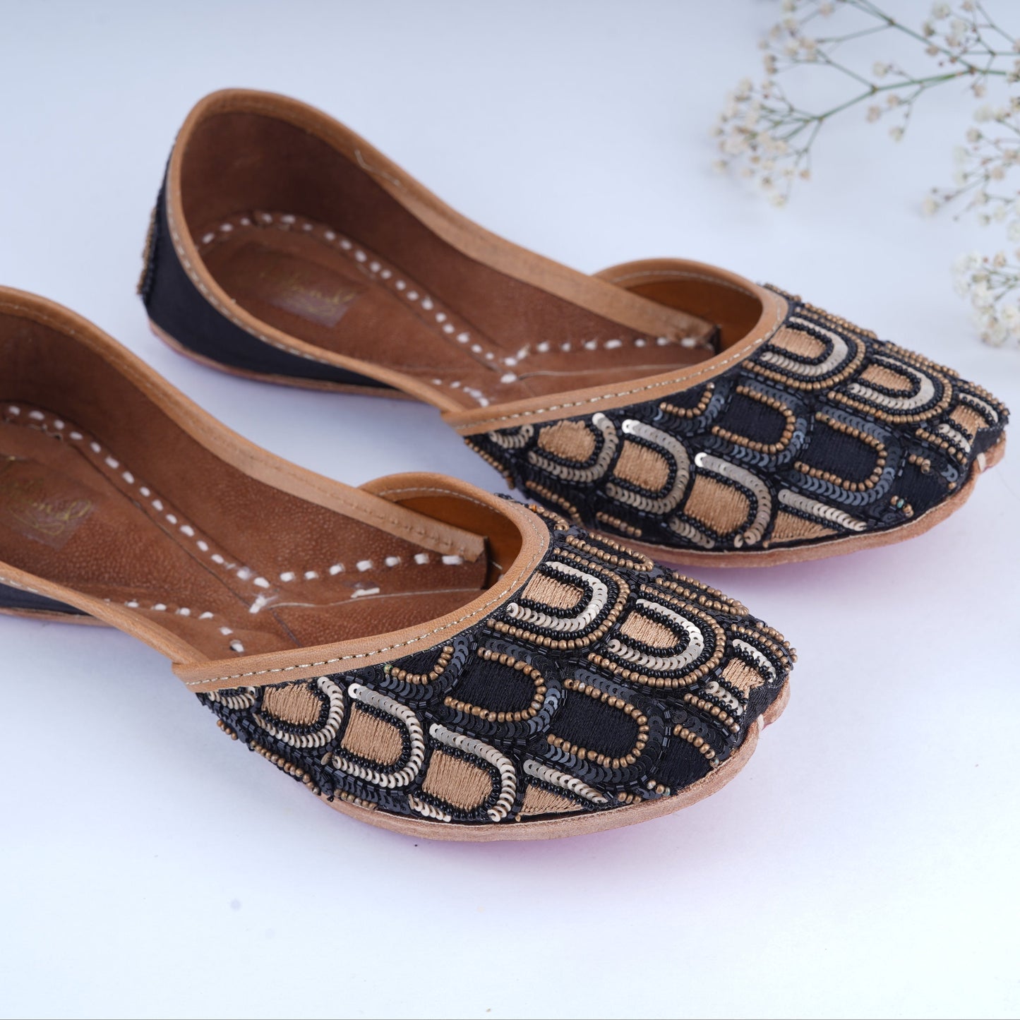 Black and gold jutti perfect for wedding wear