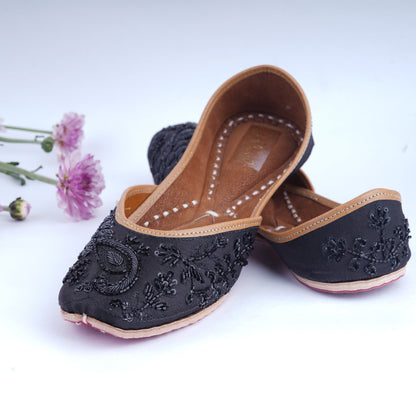 All black embellished jutti for women with hand detailing – elegant and versatile