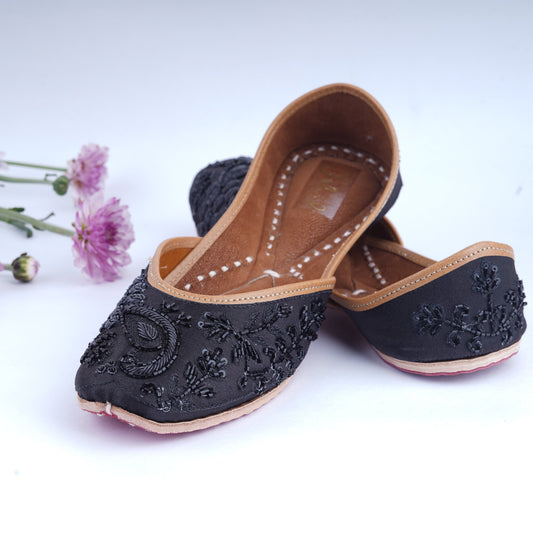 All black embellished jutti for women with hand detailing – elegant and versatile