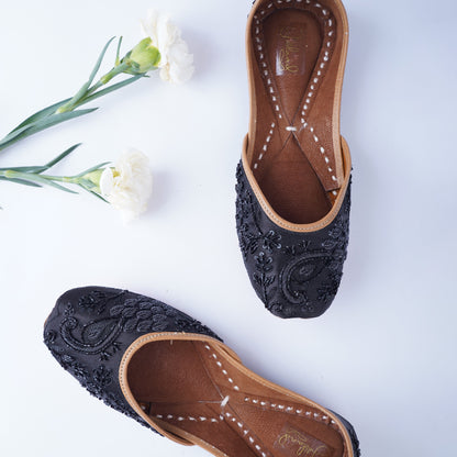 Ethnic black embellished jutti – ideal for suits, sarees, and fusion wear
